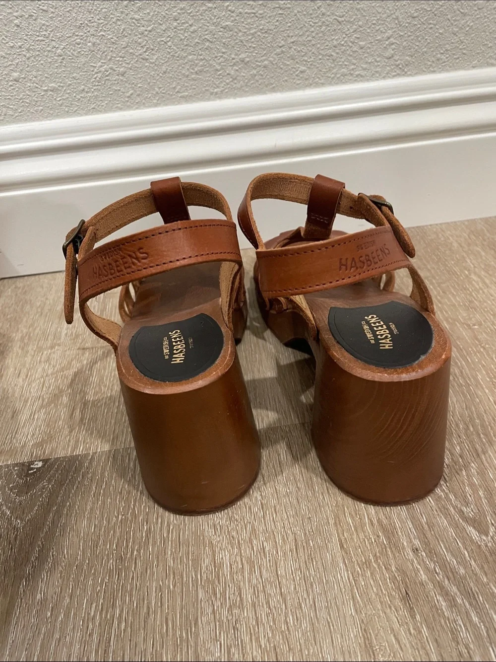 Swedish Hasbeens Cognac Leather Brown Tan T-Strap Heeled Chunky Sandals Size 39